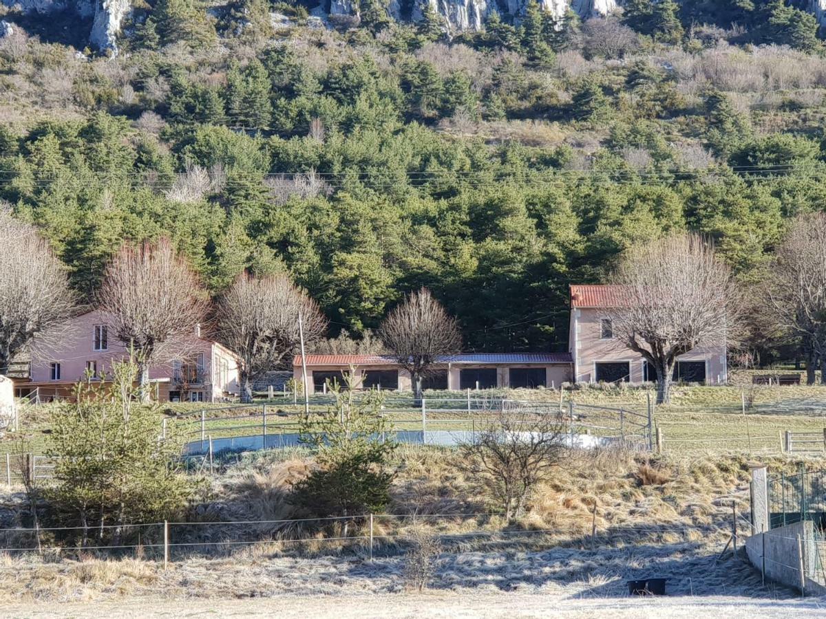 Вилла Haras De Seranon Экстерьер фото